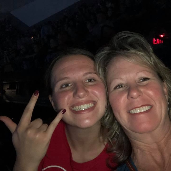 Meet your Posher, Jackie - Picture 1 of 2